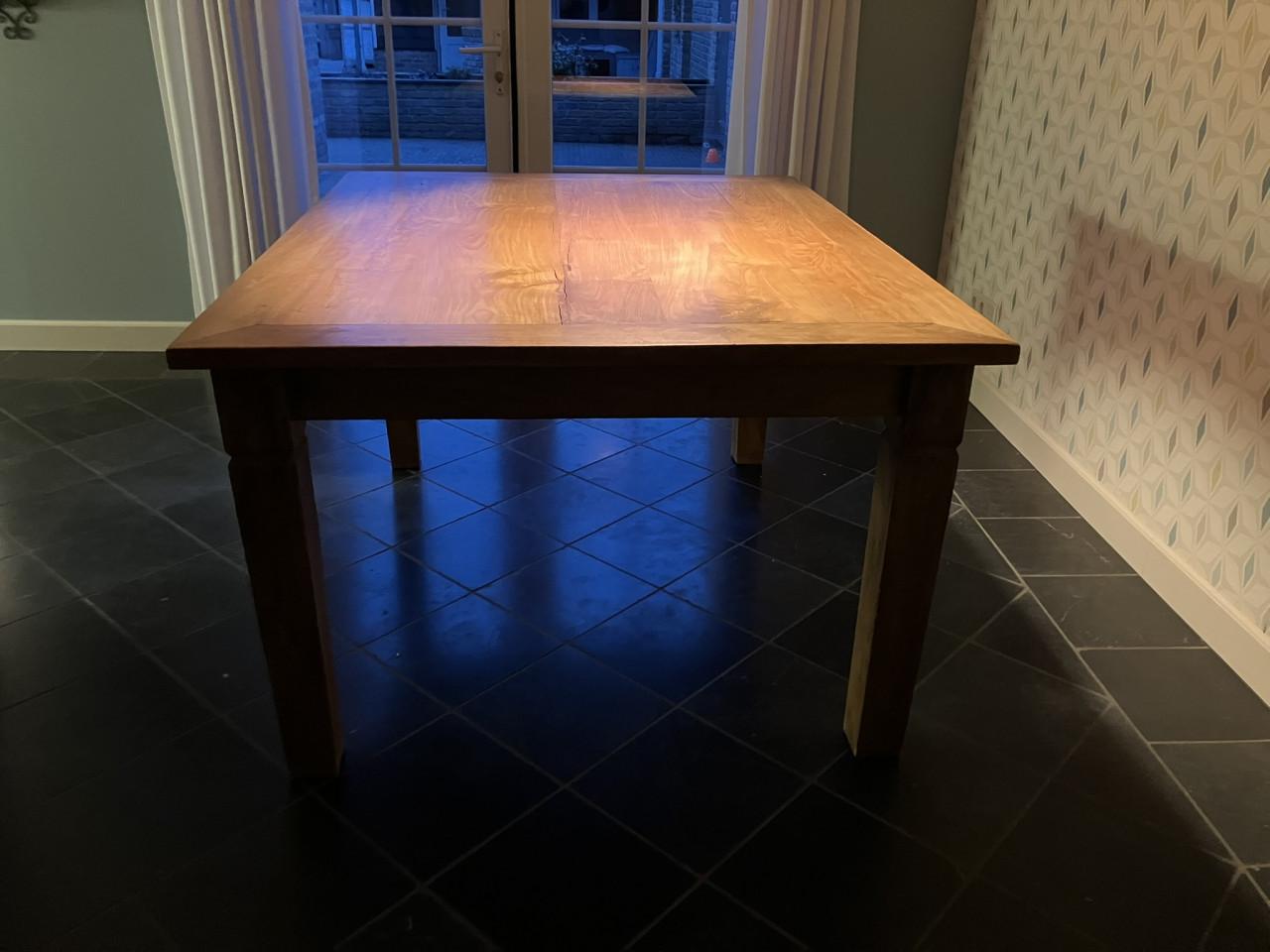 Teakhouten eettafel