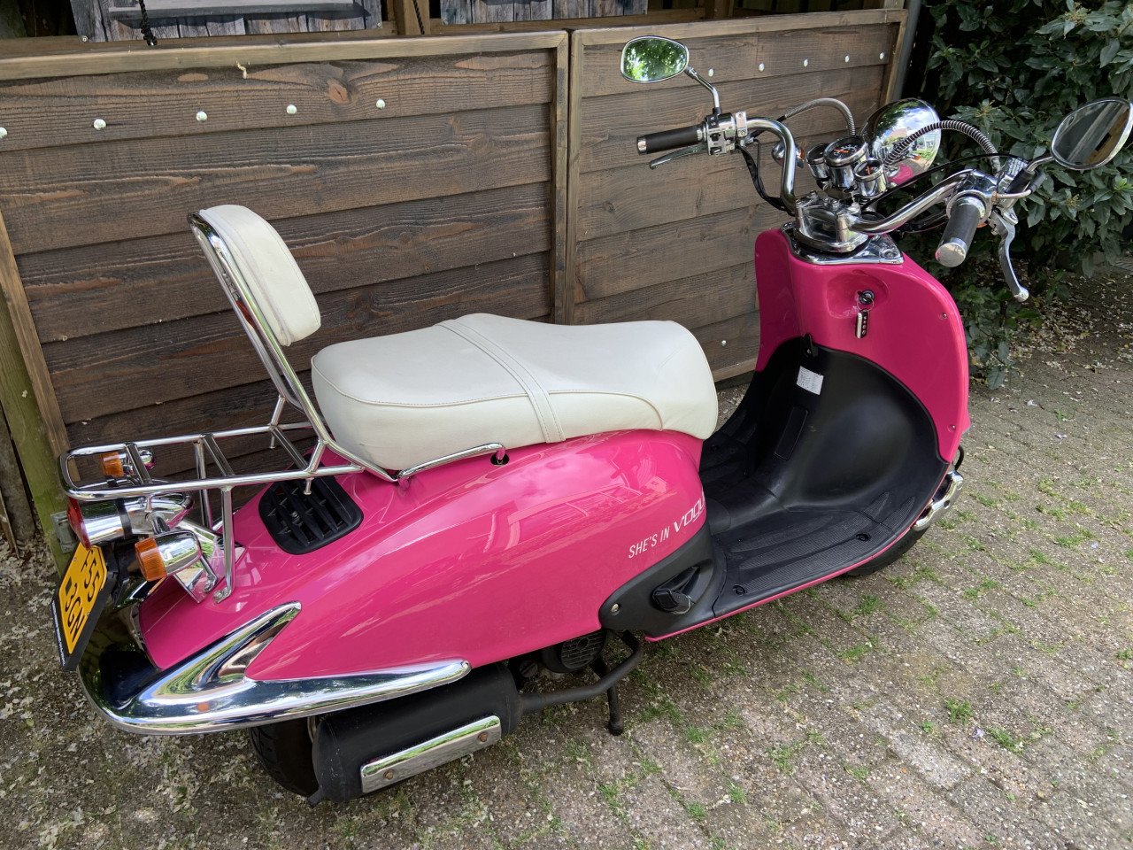 Retro Scooter Crisal Vogue (brommer) Heel mooi. + 2 Helmen