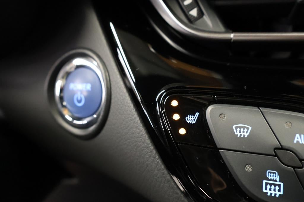 Toyota C-hr 2.0 hybrid bi-tone