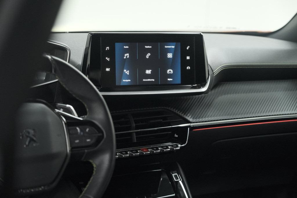 Peugeot 2008 puretech 130 eat8 gt line | camera | stoelverwarming | apple c