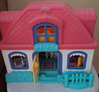 Poppenhuis met poppetjes