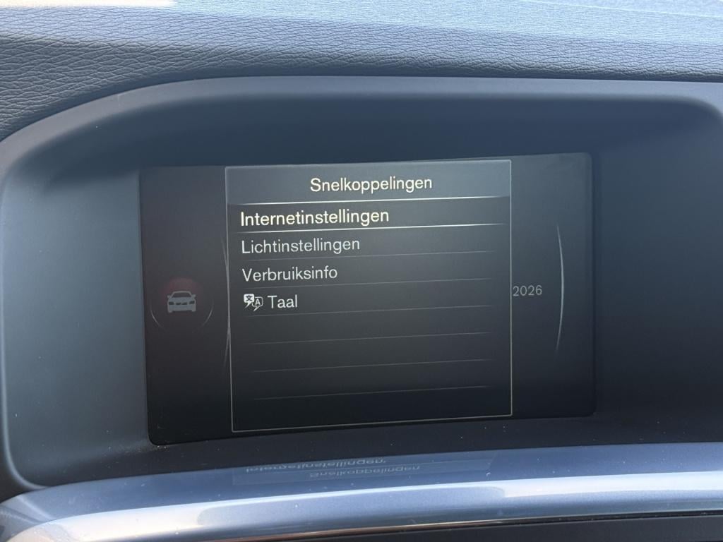 Volvo V60 1.6 t3 r-design | afn trekhaak | cruise | parkeersensoren | bluet