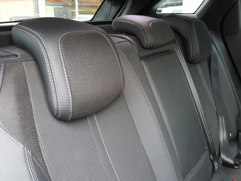 Peugeot 3008 1.2 130pk s&s gt automaat navigatie | trekhaak | apple carplay