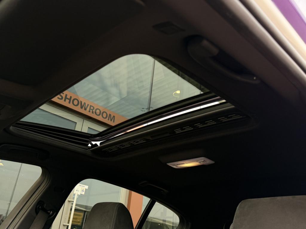 BMW 1 Serie m135i m-performance | schuifdak| navi | cruise | performance ui