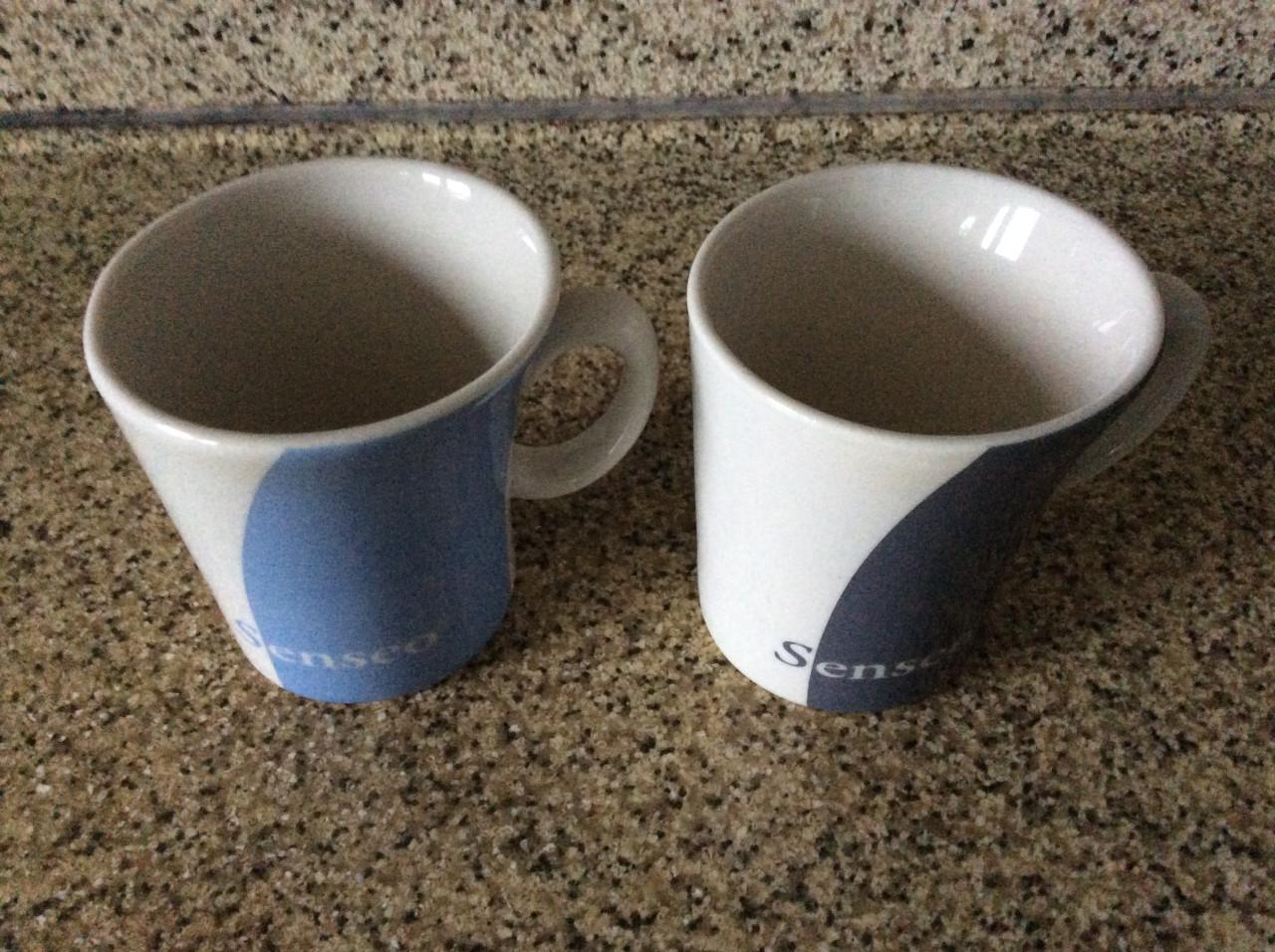 Verschillende bekers met oor,   Douwe Egberts etc.