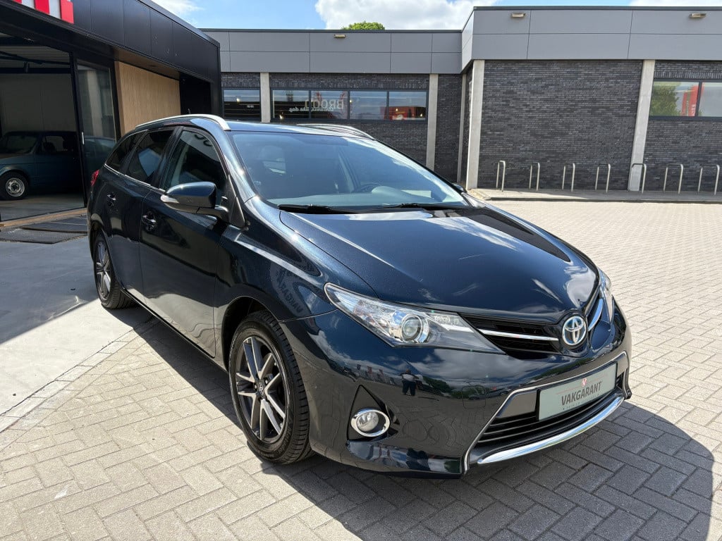 Toyota Auris touring sports 1.8 hybrid lease top 5 editie