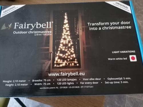 Kerstboom van Fairybell voor aan de deur met 120 lichtjes