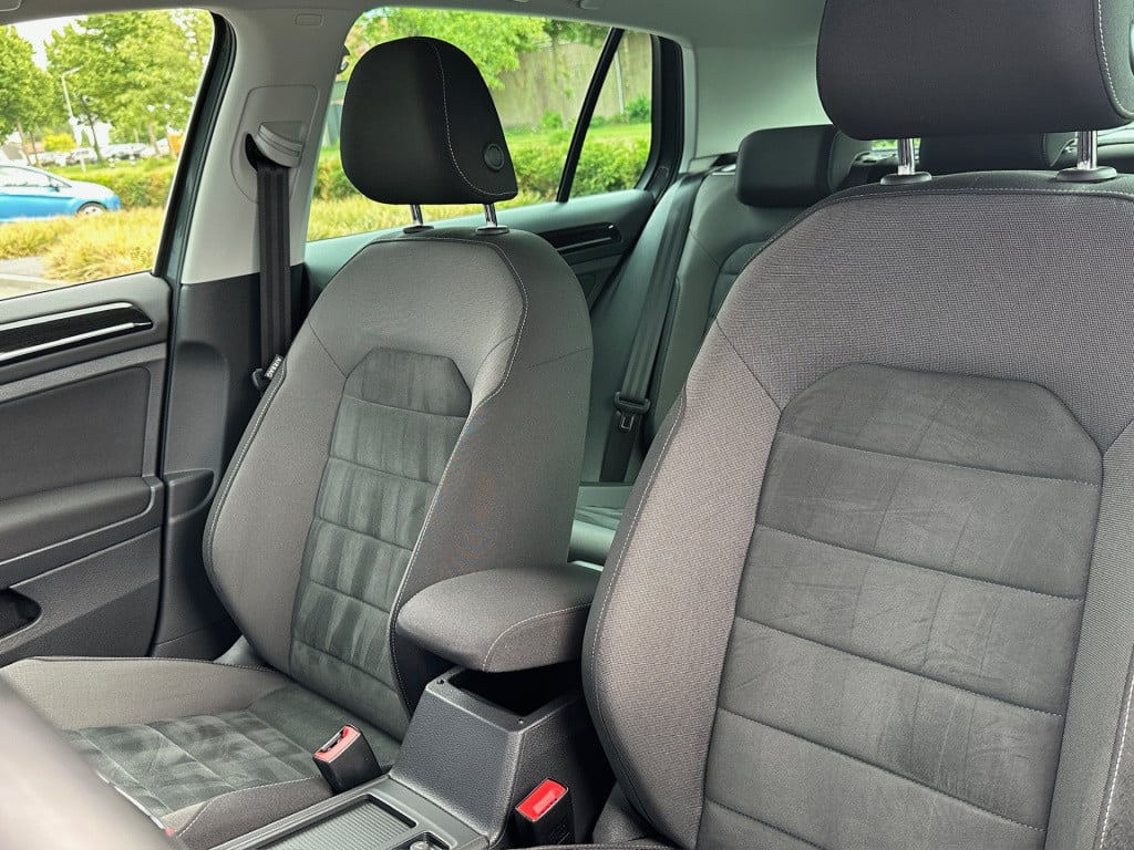 Volkswagen Golf 1.5 tsi 150pk dsg highline | camera | virtual cockpit | tre