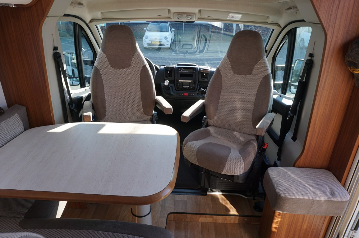 Dethleffs Advantage T 6611 Automaat 2018 met 76.000 in nieuwstaat!