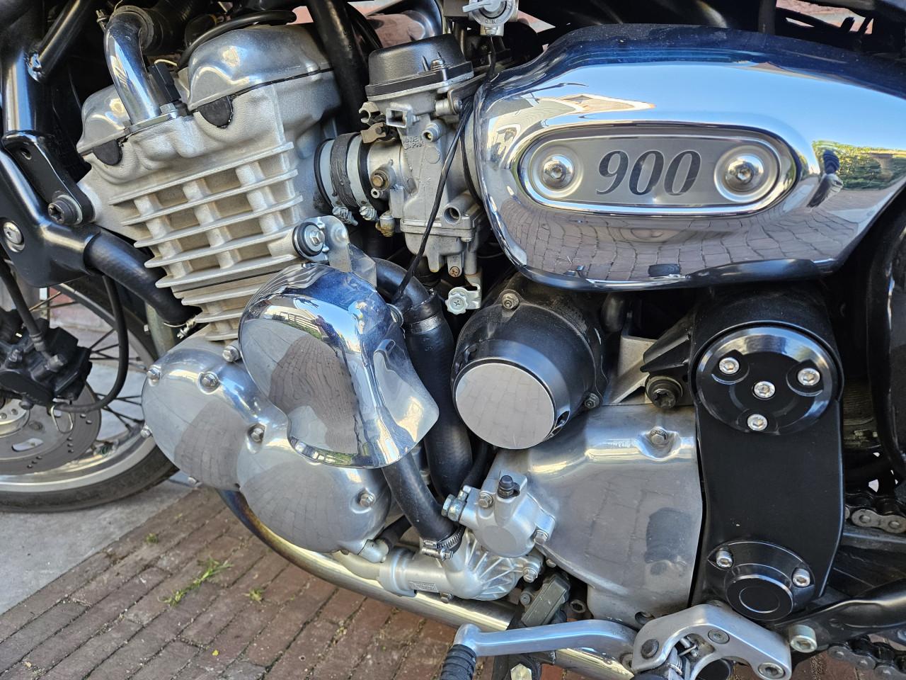 Triumph Thunderbird 900