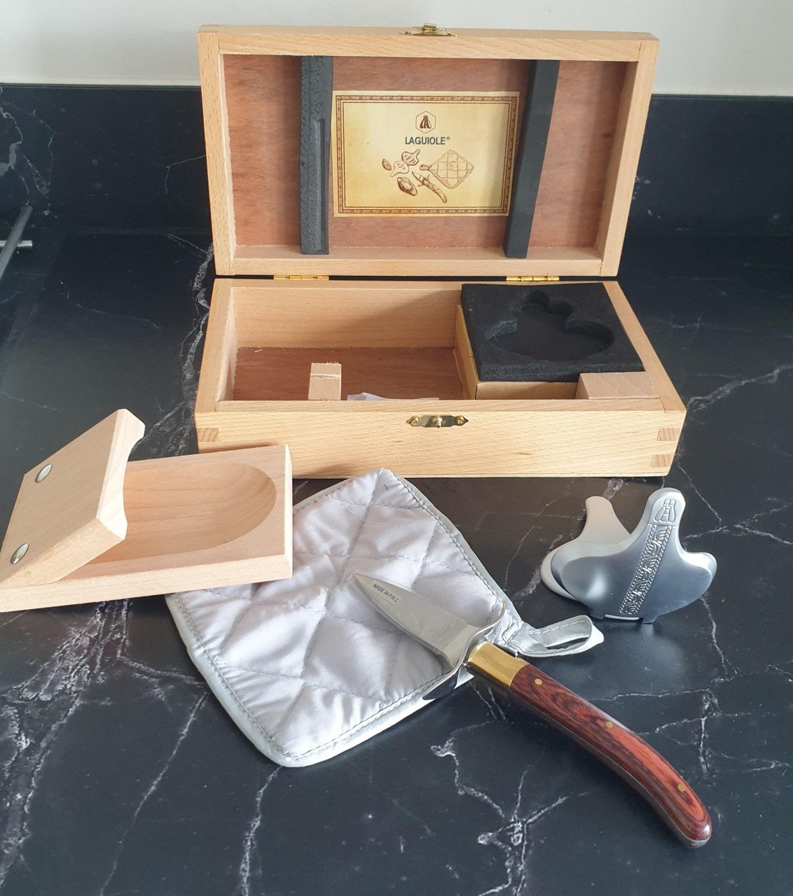 Giftset Laguiole oesters openen in houten doos