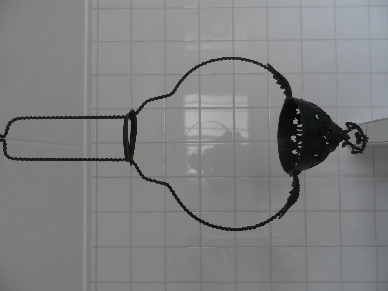 KERK TER BUTTINGEN. Lamphouder