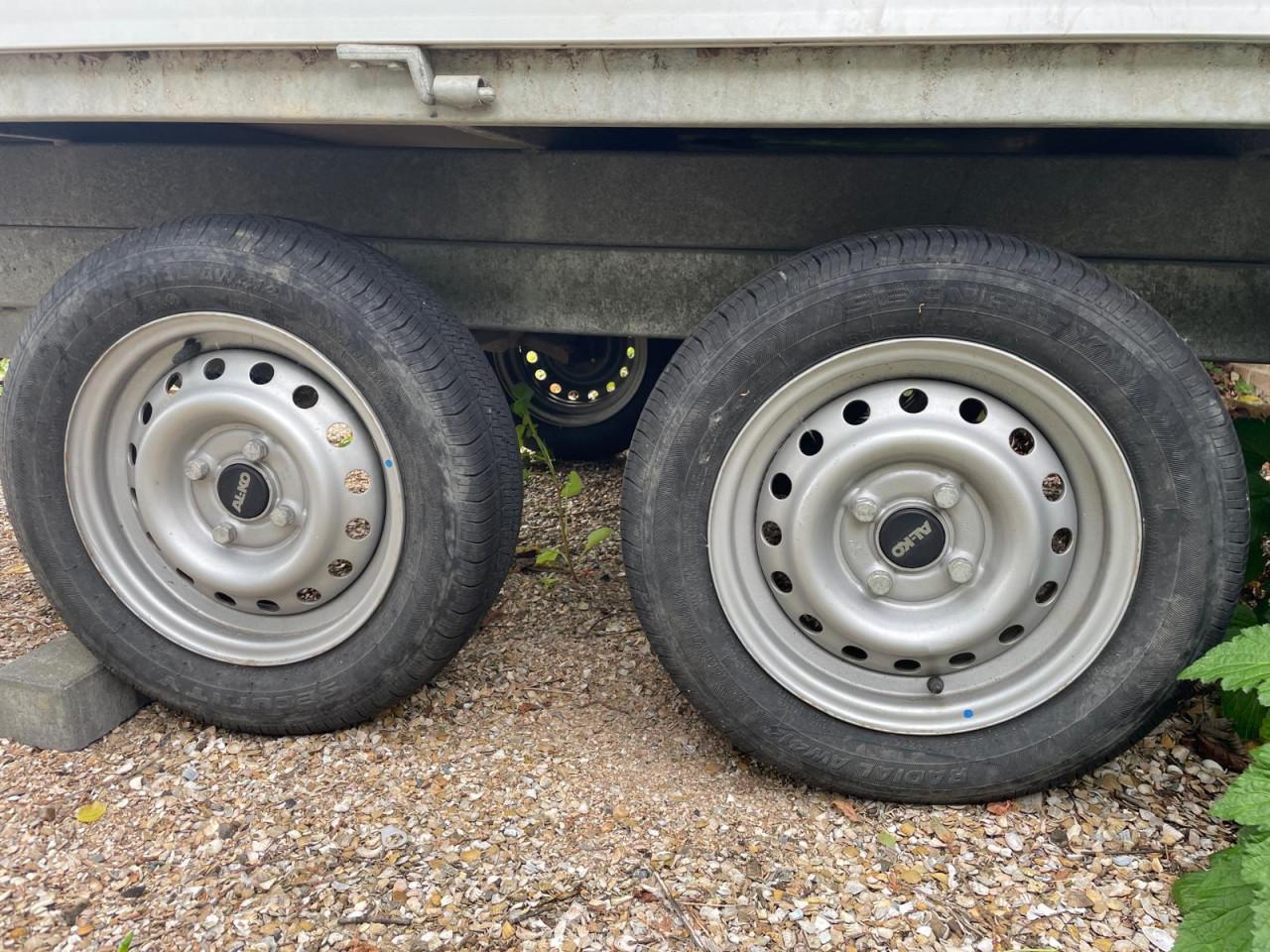 Tandemas kip aanhangwagen
