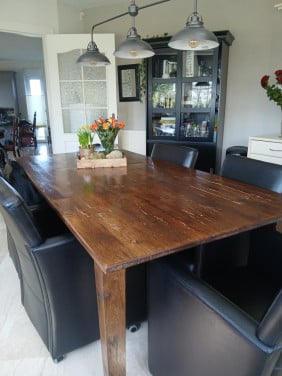 TEAB Eettafel + eetkamerstoelen.