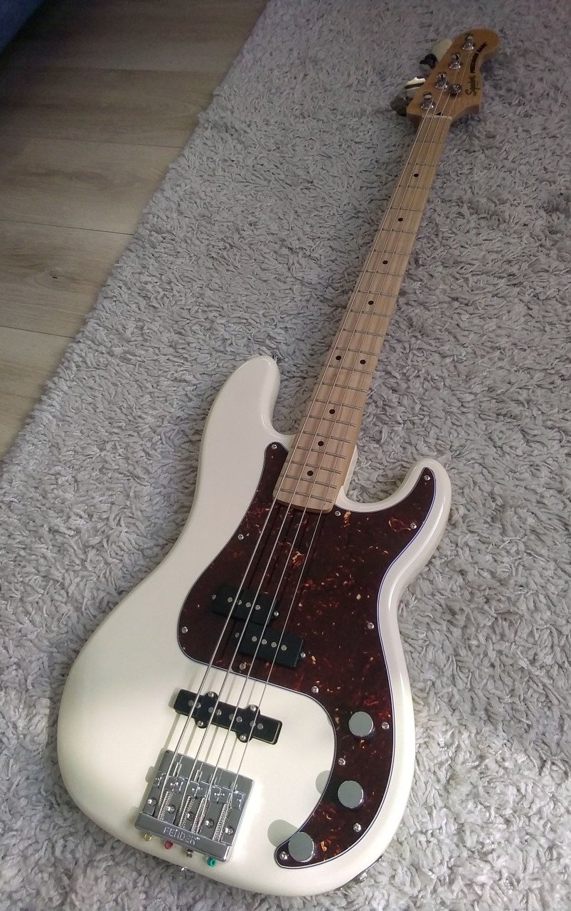 Squier Affinity PJ Bass Olympic White 2024 met upgrades, ZGAN