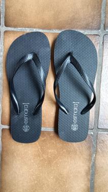 Teenslippers zwart, van Esmara. Maat 36/37. Nieuw. Voor strand of sauna.