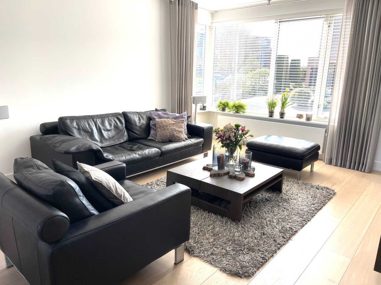 Montel zwart lederen bank+stoel+poef