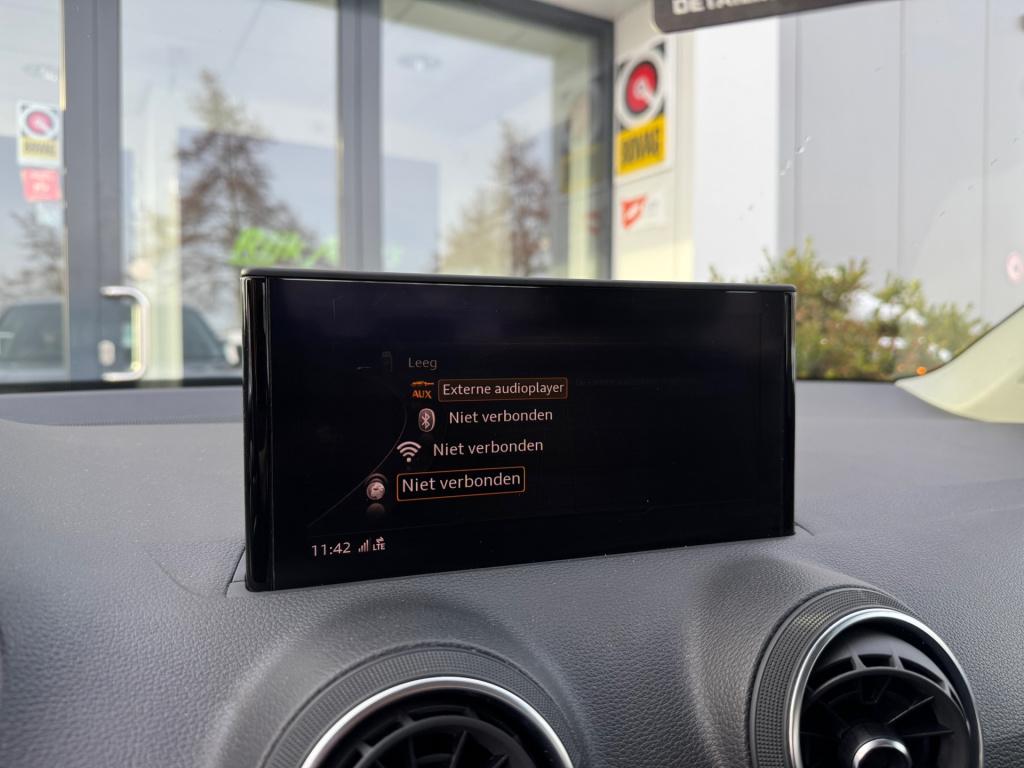 Audi Q2 1.5 tfsi *s edition . virtual * camera * black pack