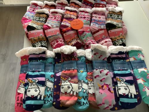 Partij super leuke fluffy huissokken. (Partij 24)