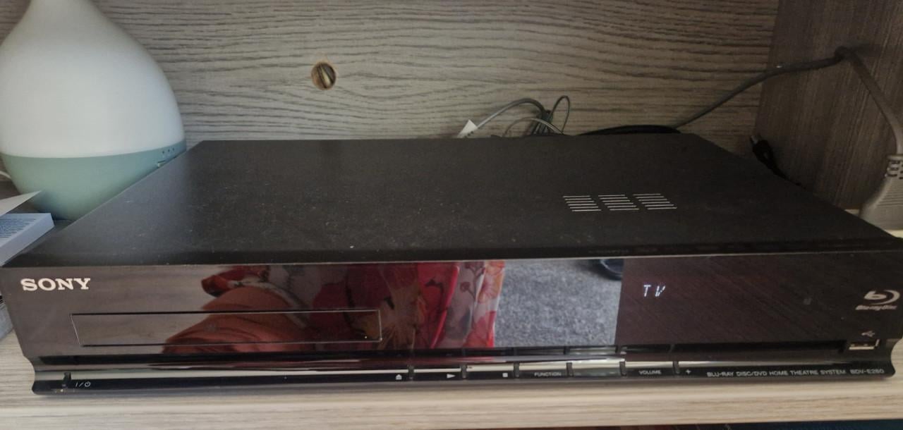 Blu-ray disc/DVD home Theatre System