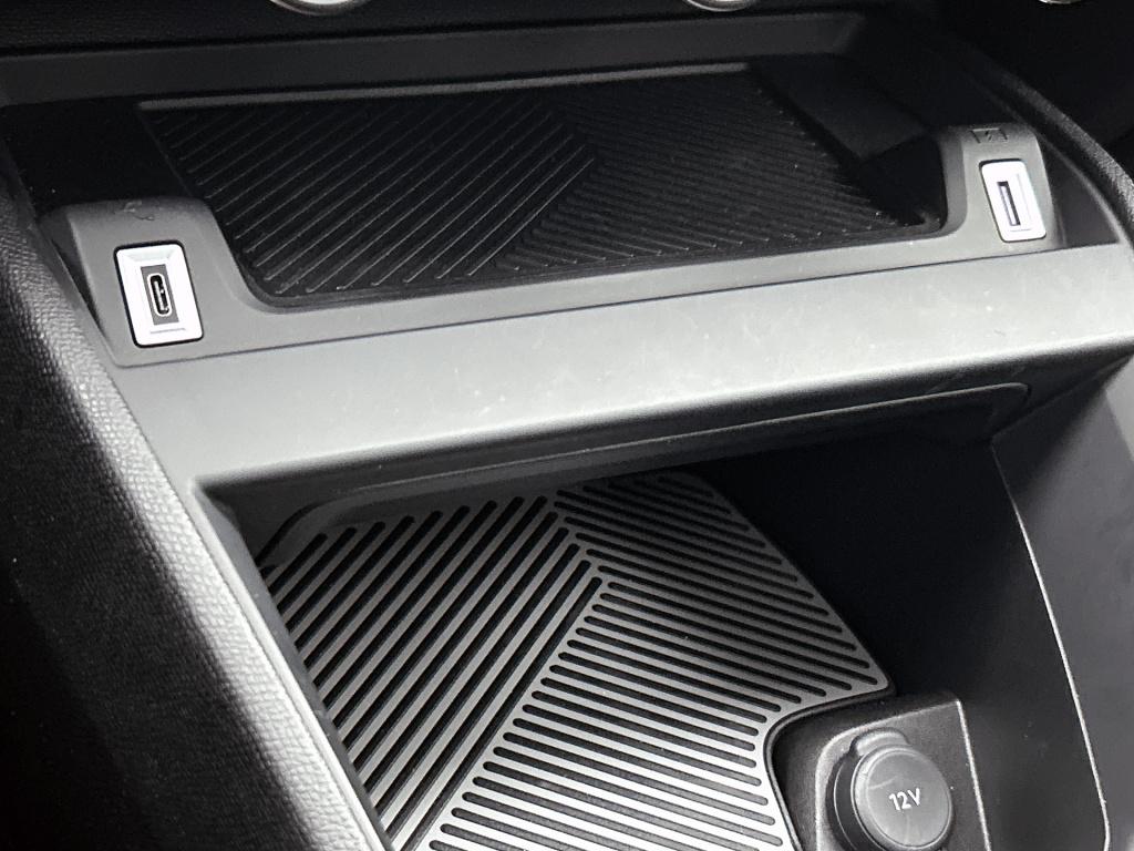 Citroen C4 130pk business plus | rijklaar | camera | comfort seats | apple 