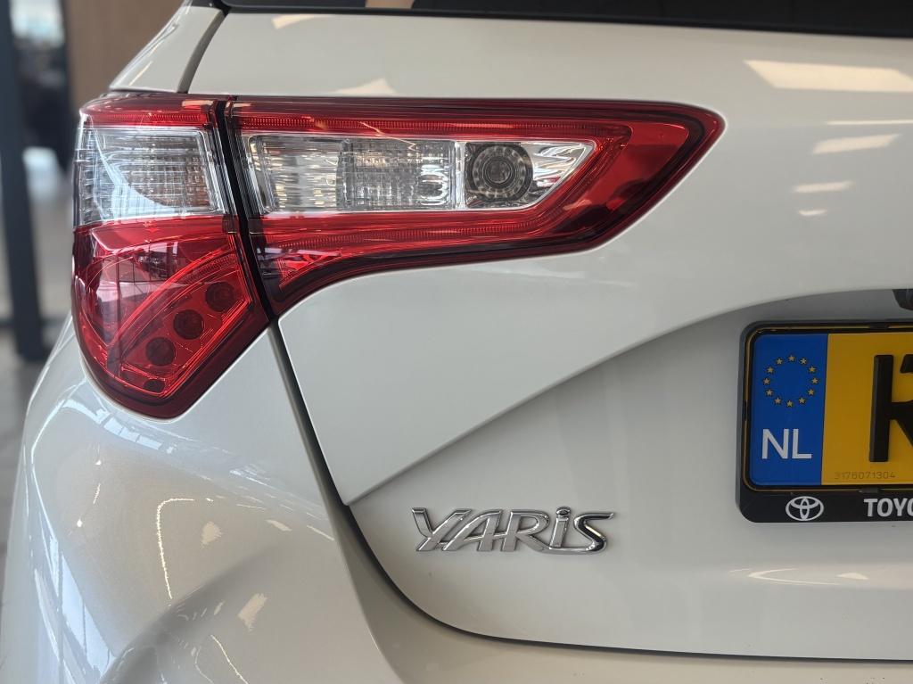Toyota Yaris 1.5 hybrid bi-tone