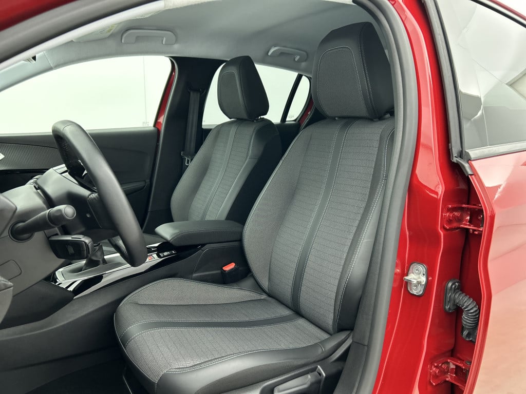 Peugeot 208 100 pk allure pack | rijklaar | camera achter | keyless | 3d co
