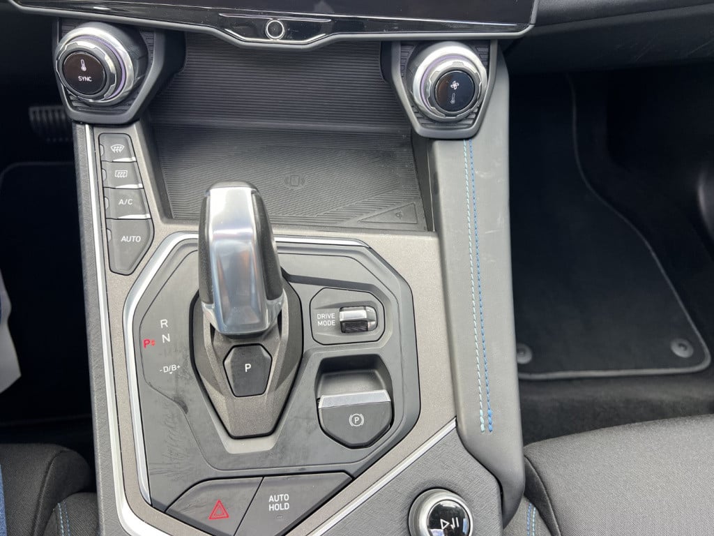 Lynk & Co 01 1.5 261pk phev , black edition , zwarte velgen , panodak , 360
