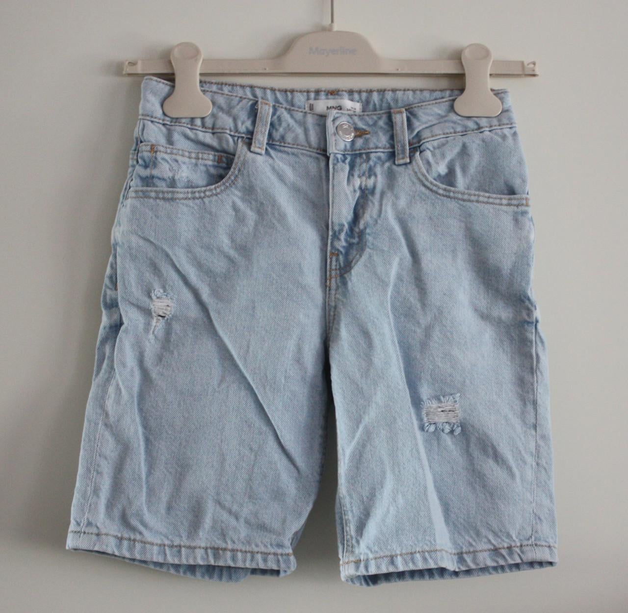 Licht blauwe korte broek maat 146