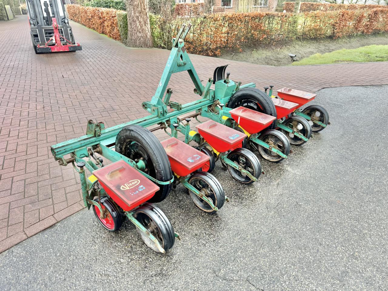 Vicon 6 rijer bietenzaaier 6x50cm