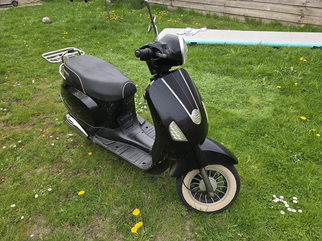 Te koop Berini snorscooter igs