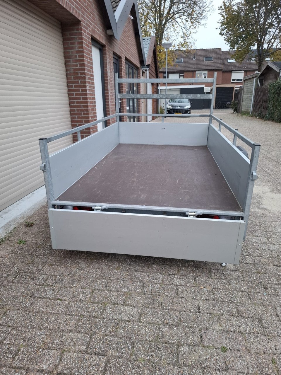 Aanhanger met lier, altijd binnen gestaan