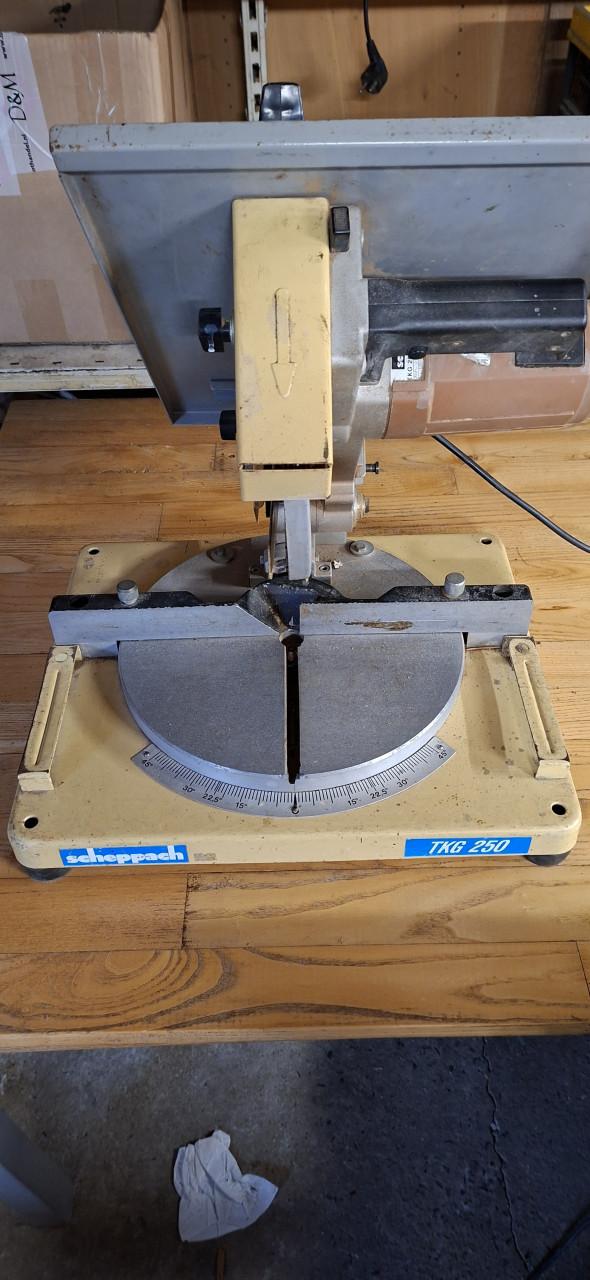 Scheppach afkort zaagmachine