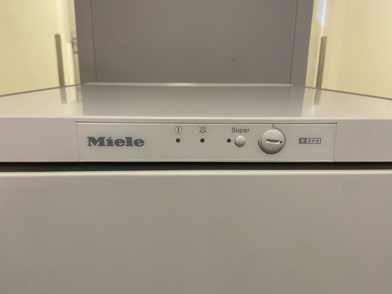 Te Koop Miele Tafelmodel diepvries*****