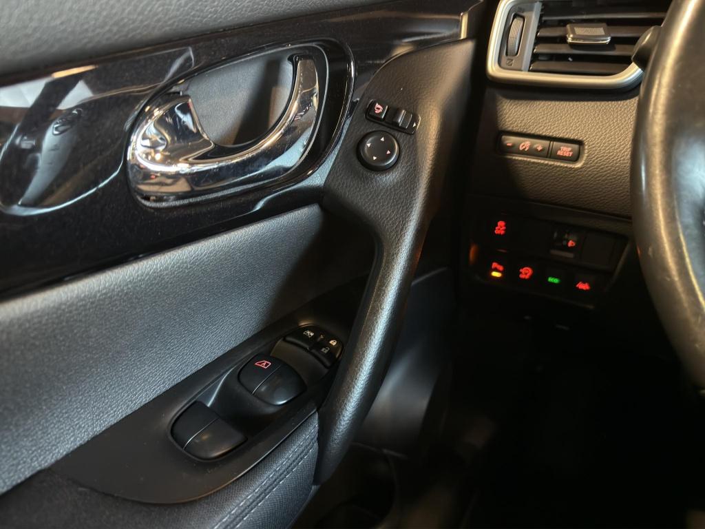 Nissan Qashqai 1.2 connect edition automaat | camera | panoramadak | navi |