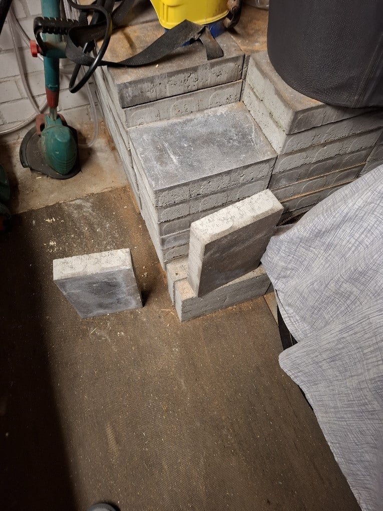 Koopje, nieuwe prijs 130 st, bestrating stenen