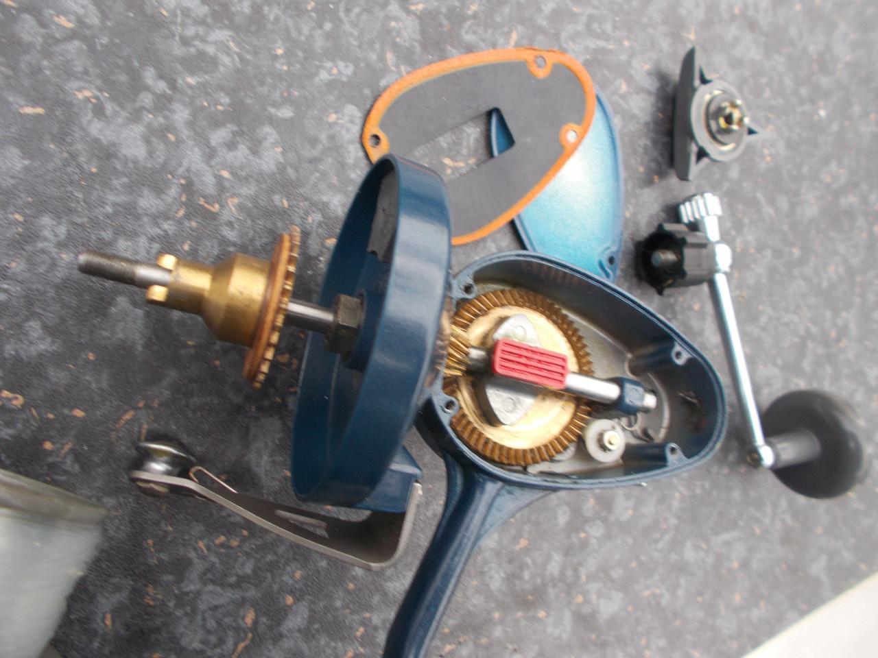 Prachtige Mitchell 498 zeemolen met bronzen as