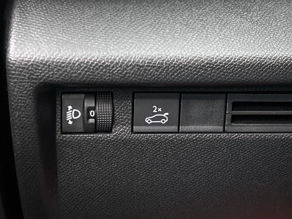 Citroen C4 X hybrid 145pk automaat max | trekhaak | all season banden |