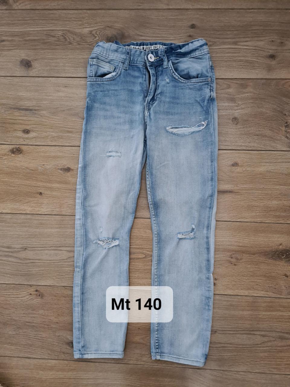 Stoere H&M & Denim spijkerbroek met trendy scheuren  maat 140