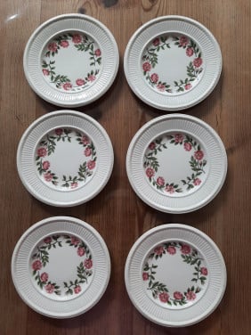 WEDGWOOD ROSALIND - 6  GEBAKBORDJES - DIAMETER 16 CM