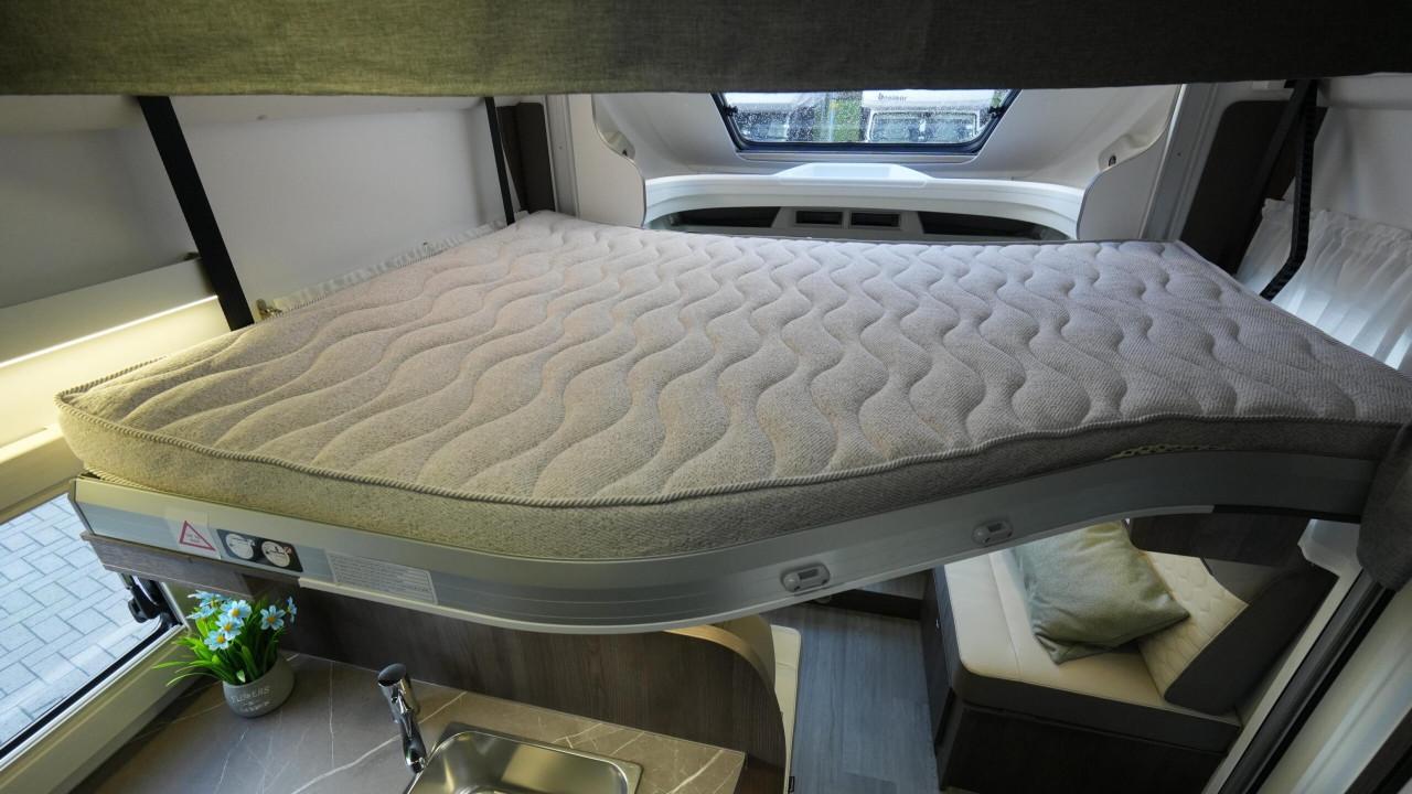 Benimar 496 cocoon met 170pk, automaat, queens bed en 2 pers. hefbed,