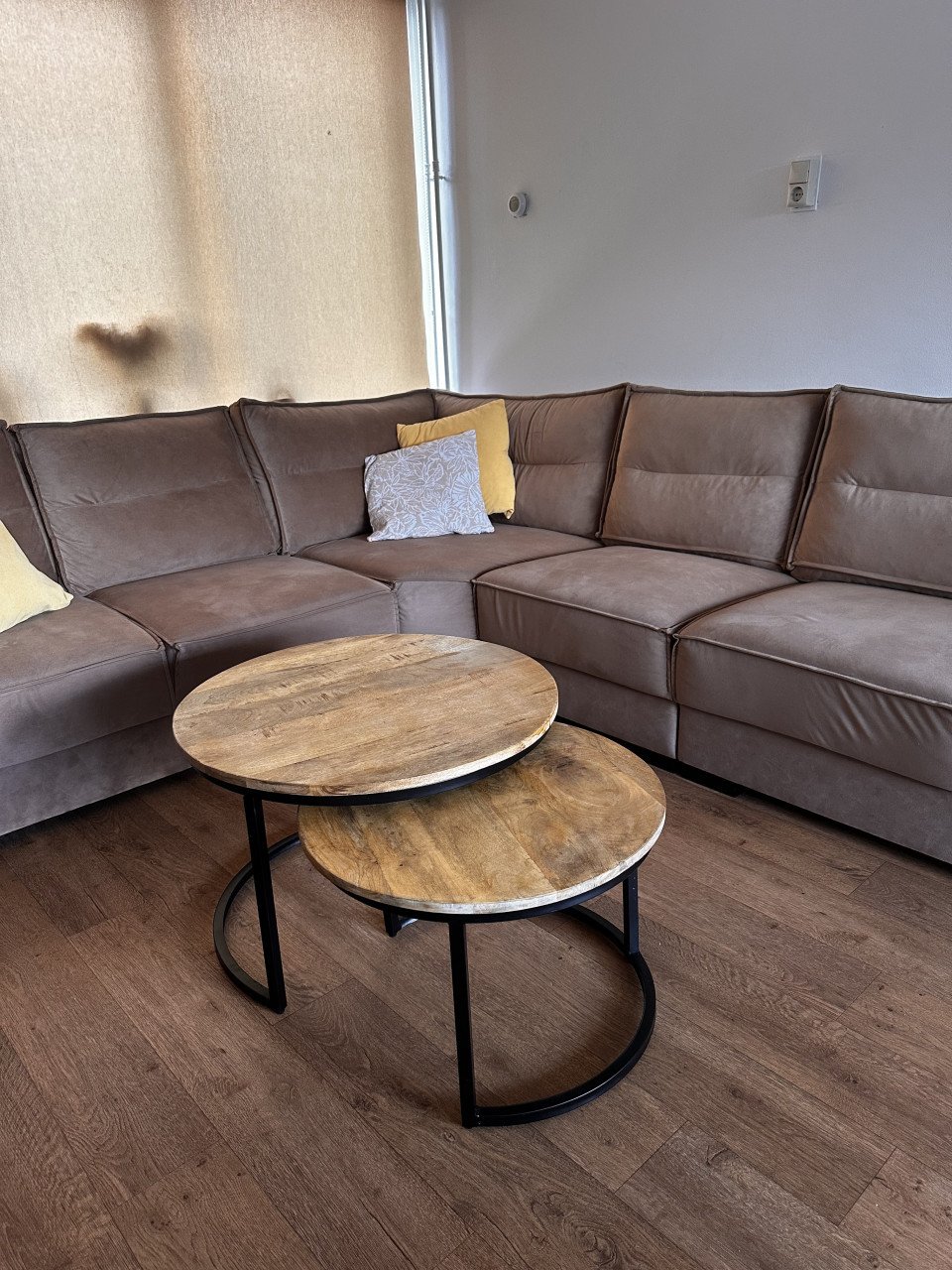 6 personen Hoekbank beige 1 jaar oud + salon tafels