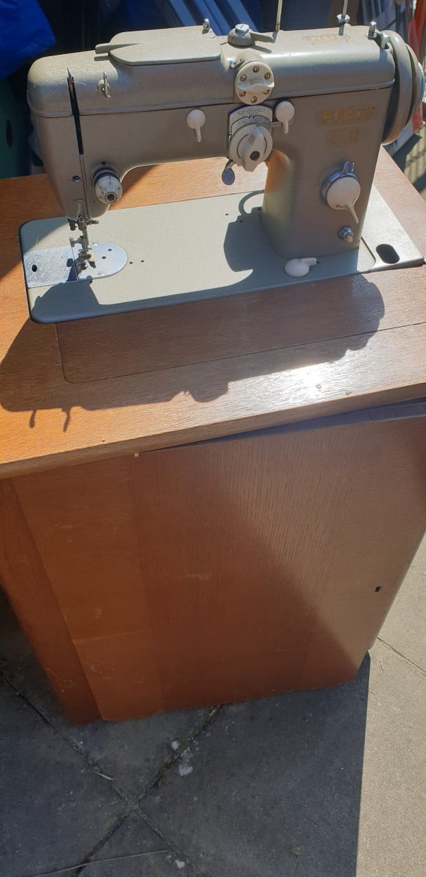 Te koop pfaff 230 naaimachine