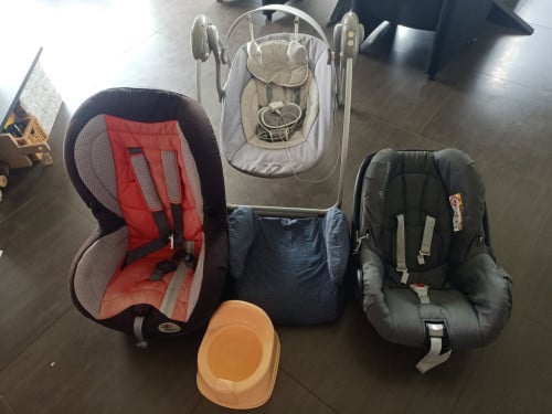 Maxicosi, babyrelax autostoel, BoJungle elektrische wipstoel, stoelverhoger