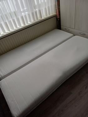 Gratis 2 matrassen 200 x 70 cm gebruikt maar schoon en netjes