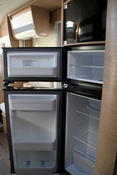 TE KOOP: Prachtige half-integraal camper, als nieuw!