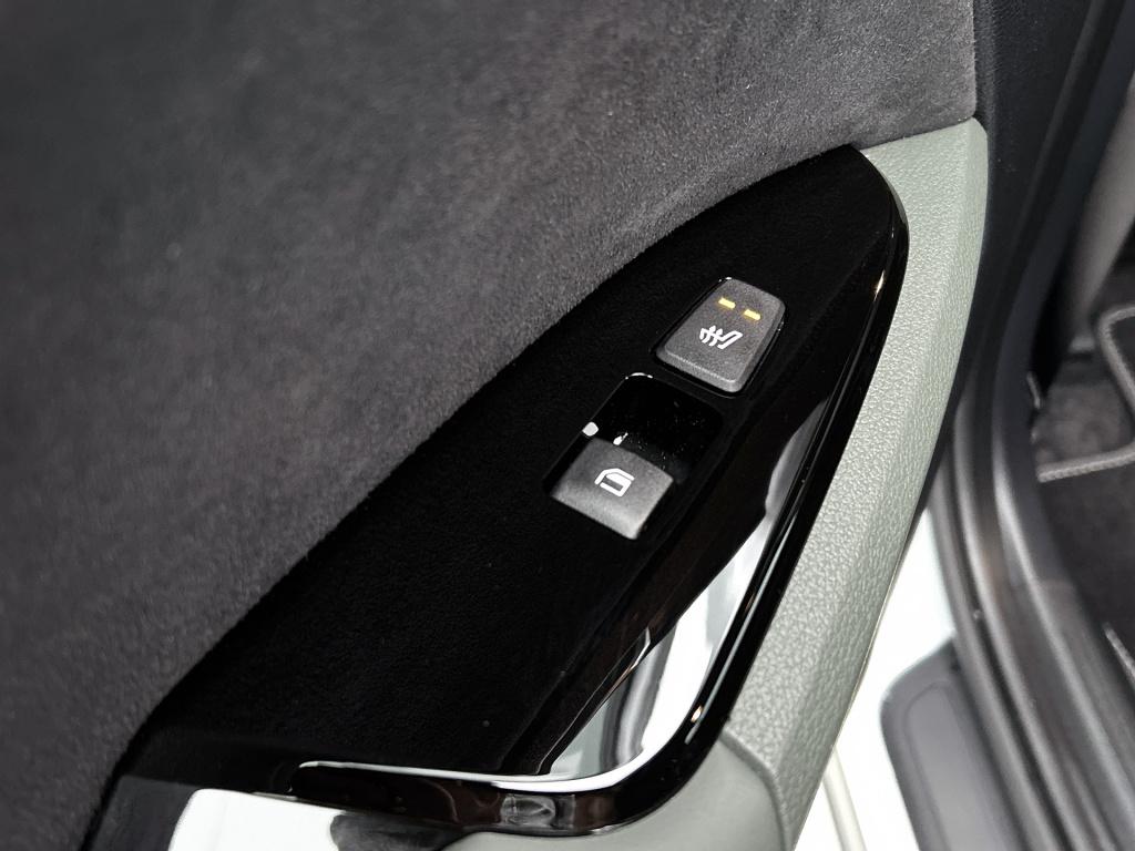 Kia Sportage 1.6 t-gdi plug-in hybrid awd dark edition stoel- stuur verwarm