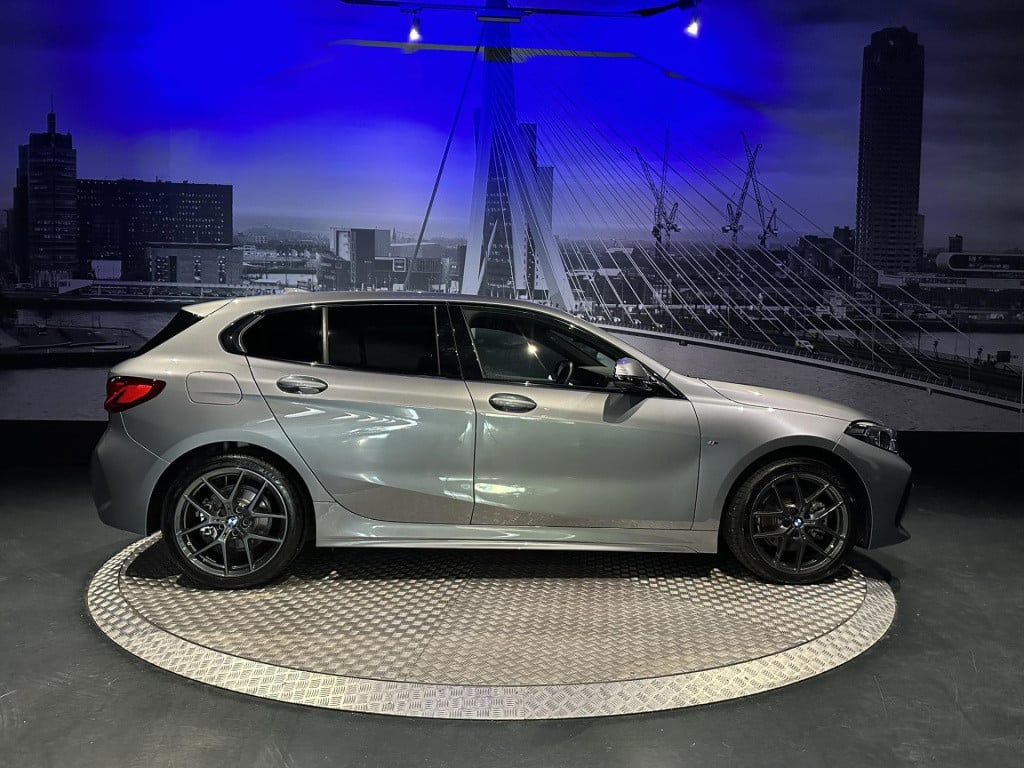 BMW 1 Serie 118i executive m-pakket *premiumpack*camera*18 inch*