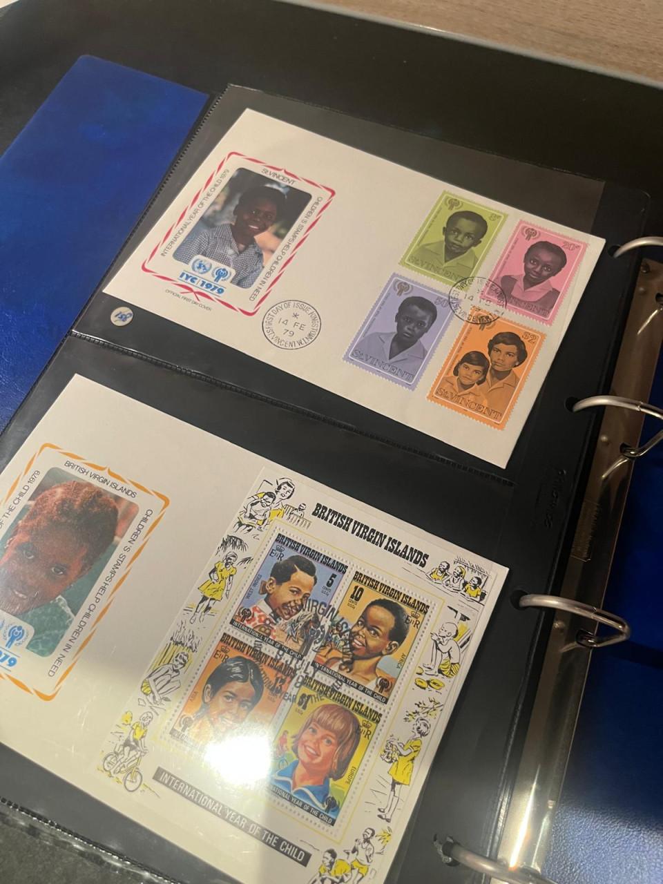 Album met enveloppen 'Jaar van het kind 1979'