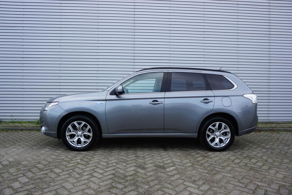 Mitsubishi Outlander 2.0 phev executive edition automaat - navi / cruise / 